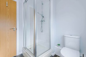 Dusche, Haartrockner, Shampoo