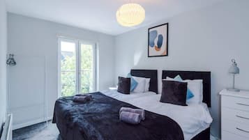 4 slaapkamers, een strijkplank/strijkijzer, reisbedje, gratis wifi