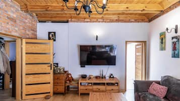 Fernseher, Tischtennisplatte