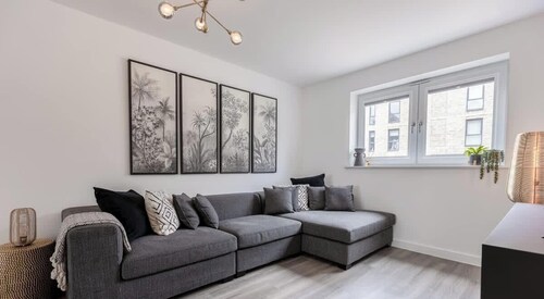 5-Bed Home | Canal Views | Parking for 2+ Cars