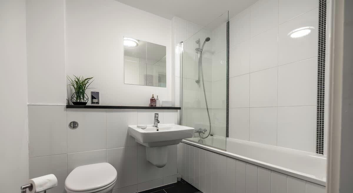 Douche, sèche-cheveux