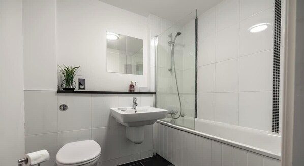 淋浴设施、吹风机