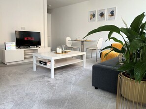 Interior - Cosy 1 bed in central MK, Free Parking, Smart TV (Milton Keynes)