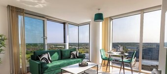 Breathtaking Views, Central MK & Free Parking!