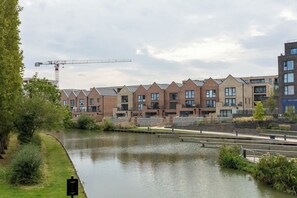 Exterior - 3BED | 2BATH | Penthouse | Canal View | 2x Parking (Milton Keynes)