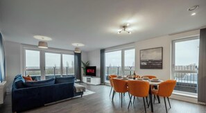 Een televisie en een kantoor