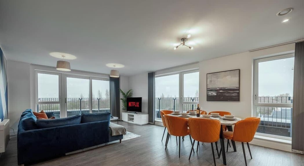 3bed | 2bath | Penthouse | Canal View | 2x Parking - Milton Keynes