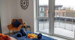 3 slaapkamers, een strijkplank/strijkijzer, reisbedje, wifi