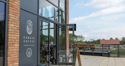 3BED | 2BATH | Penthouse | Canal View | 2x Parking