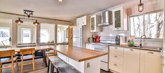 NEW Lakefront 3 bed chalet Wi-Fi
