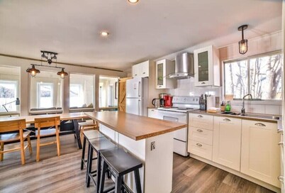 NEW Lakefront 3 bed chalet Wi-Fi
