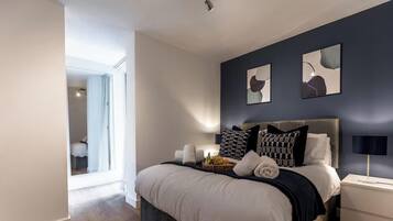 Iron/ironing board, travel crib, WiFi, bed sheets