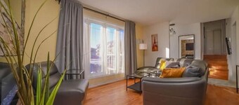 Cozy 3 Bed 2 Bath Downtown Close to Parliament