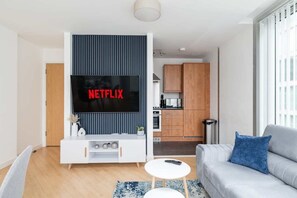 TV, offices - 2BR| Free Parking | Walk to Shops, Centre & Xscape (Milton Keynes)