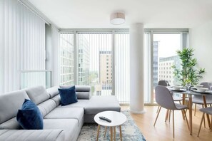 TV, offices - 2BR| Free Parking | Walk to Shops, Centre & Xscape (Milton Keynes)
