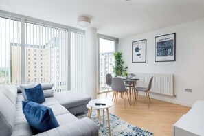 TV, offices - 2BR| Free Parking | Walk to Shops, Centre & Xscape (Milton Keynes)