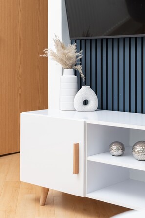 Interior - Central 2 bed flat, free parking (Milton Keynes)