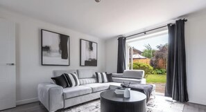 Televisión y oficina 