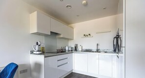 Køleskab, mikrobølgeovn, ovn, opvaskemaskine