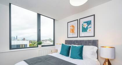 2-Bed | 2 Bath | Parking | 10 Mins to City Centre