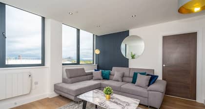 2 bed - 5 mins from Old Trafford