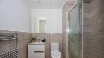 Douche, sĂšche-cheveux