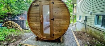 NEW Renovated Riverfront Home with HOT TUB & SAUNA

