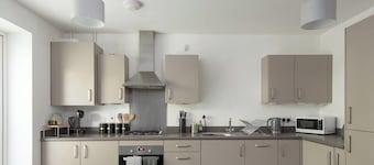 1Bed | Smart TV + Parking | Walk to Shops & Xscape