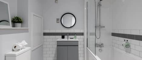 Regadera y secadora de cabello