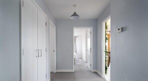 Interior - 2Bed | 2Bath | Parking | Walk to Centre & Xscape (Milton Keynes)