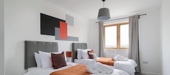 2Bed | 2Bath | Parking | Walk to Centre & Xscape