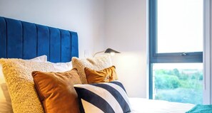 3 bedrooms, iron/ironing board, WiFi, bed sheets - Modern, Spotless & Close to City Hotspots! (Greater Manchester)