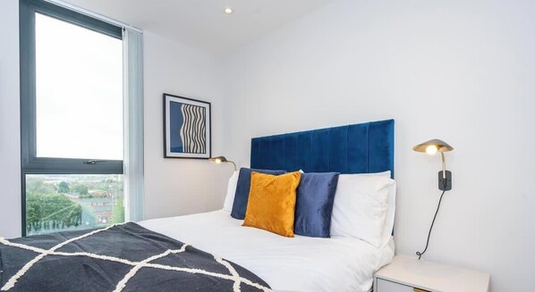 3 bedrooms, iron/ironing board, WiFi, bed sheets - Modern, Spotless & Close to City Hotspots! (Greater Manchester)