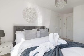 Iron/ironing board, travel cot, WiFi, bed sheets