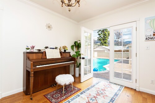 Spacious Charming 4BR 3BA Home with Outdoor Pool & Patio