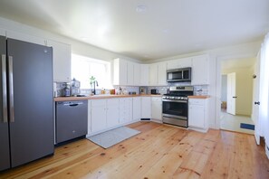 Private kitchen - Fully Updated Airy Historic Home in West Rockport (Rockport)