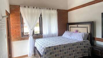 Villa básica | 4 habitaciones, tabla de planchar con plancha y wifi gratis