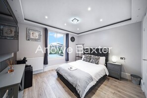 1 bedroom, iron/ironing board, free WiFi - Hackney Suites - Double En-suite Room (G3) (Greater London)