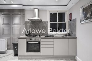 Fridge, microwave, oven, coffee/tea maker