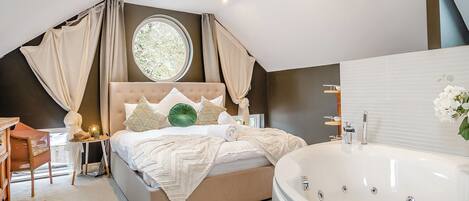 5 bedrooms, free WiFi, bed sheets
