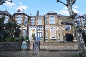 Exterior - Hackney Suites - Double En-suite Room (G2) (Greater London)