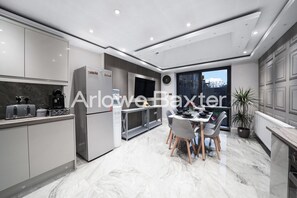 Fridge, microwave, oven, coffee/tea maker