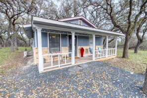 Terrace/patio - Live Oak Cottage on a beautiful lot with large oak trees and fenced backyard. (Concan)