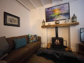 Televisión y chimenea 