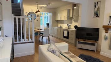 TV, fireplace, offices