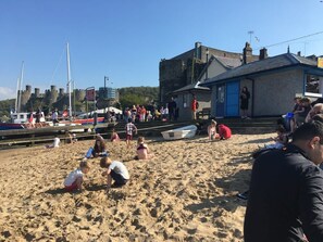 Beach - Downtown cottage in heart of Medieval Conwy (Conwy)
