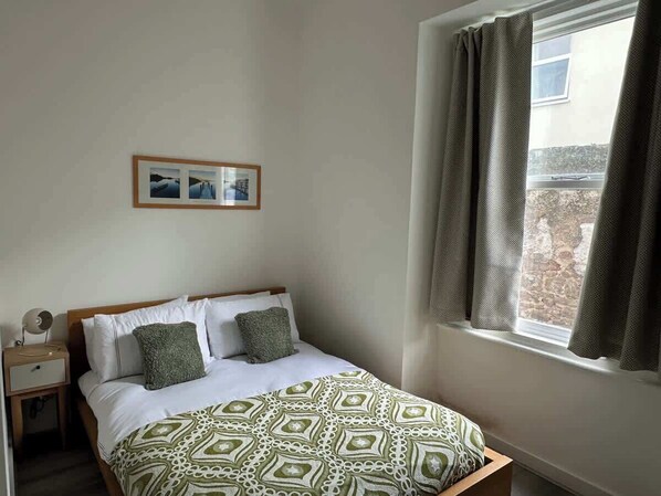 2 bedrooms, iron/ironing board, travel cot, free WiFi