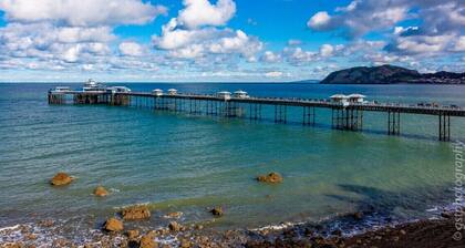 Carmen Sylva Llandudno Beach Family Flat