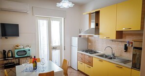 Køleskab, ovn, kogeplade, opvaskemaskine