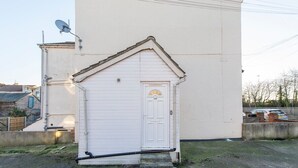 A small white shed with a door and a number '338' on the wall behind it. - Cosy haven in Harwich (Essex)
